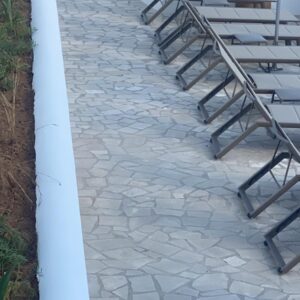 gris-zarci-crazy-paving