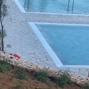 gris-zarci-crazy-paving