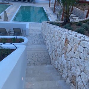 gris-zarci-crazy-paving