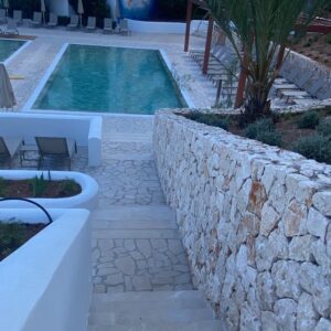 gris-zarci-crazy-paving