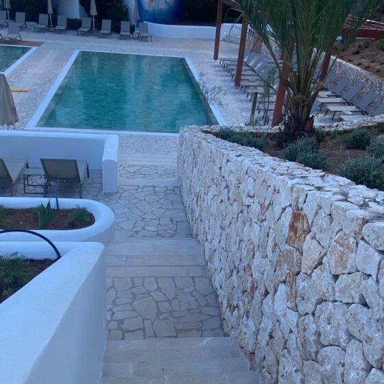 gris-zarci-crazy-paving