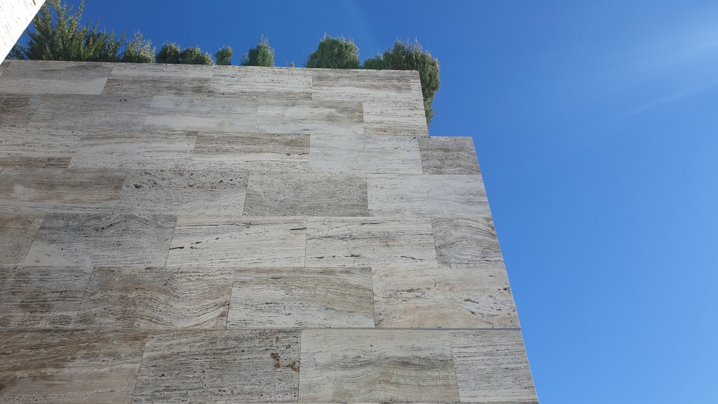 travertine-silver-white-wall-cladding-project-marble-reports-travertine-2