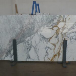 calacatta-oro-marble-slabs