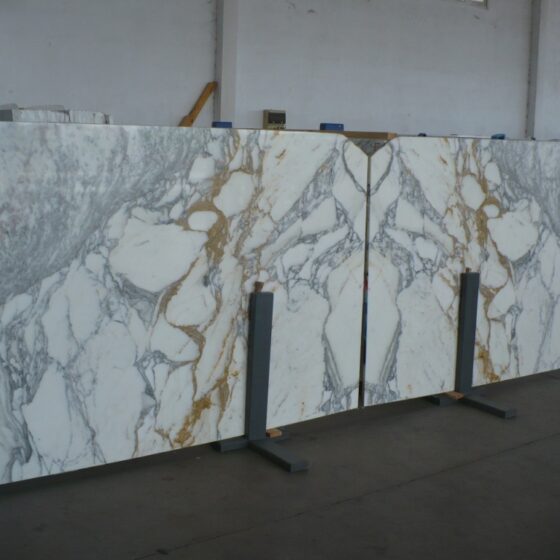 calacatta-oro-marble-polished-slabs