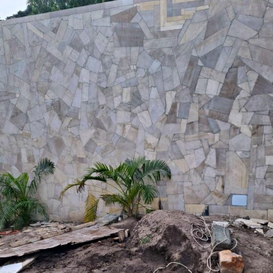 crazy-wall-cladding-stone-gris-zarci-ghana