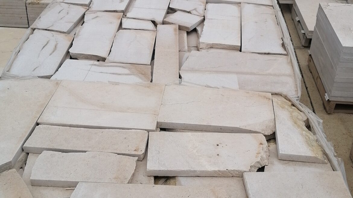 gris-zarci-stone-broken-tiles