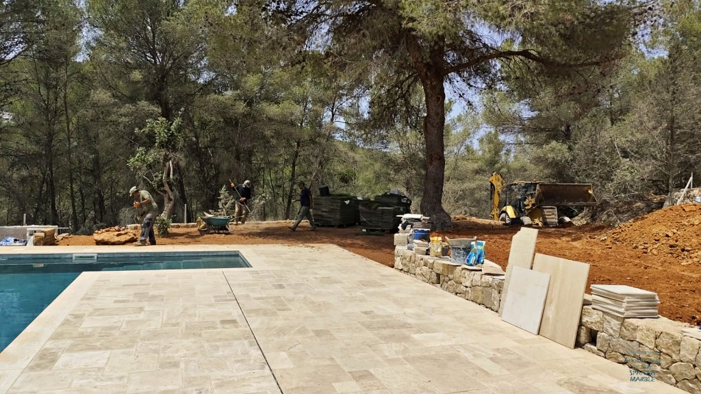 travertine-tiles-outdoor-paving