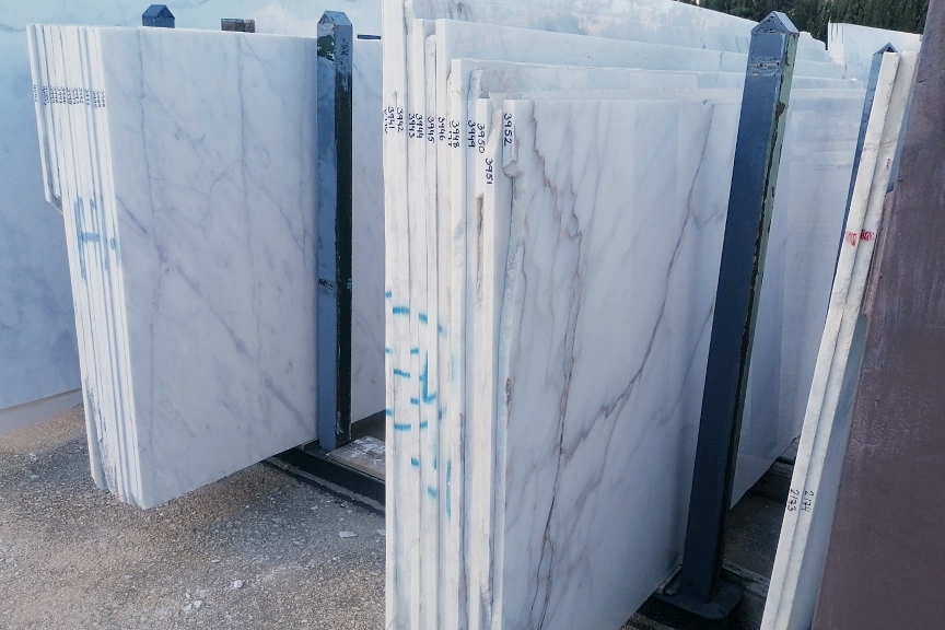 white-ibiza-marble-slabs-wall-cladding-belgium