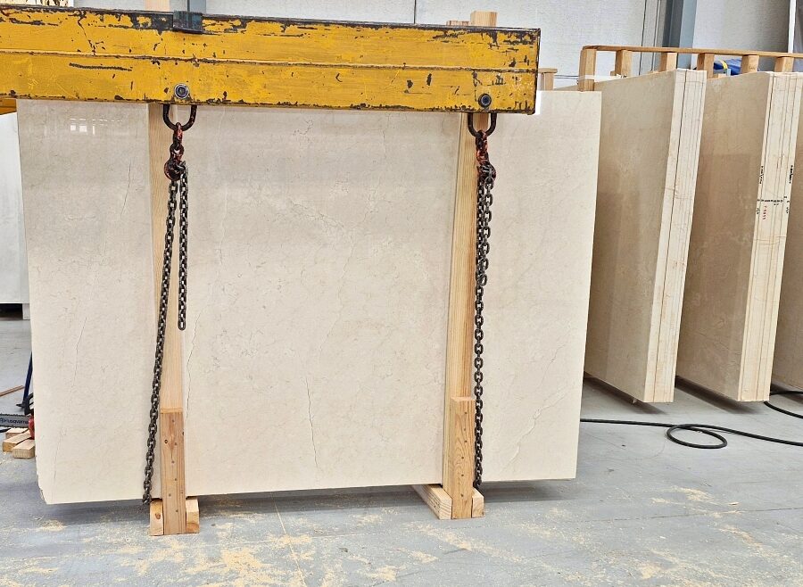 crema-marfil-slabs-zafra-origin