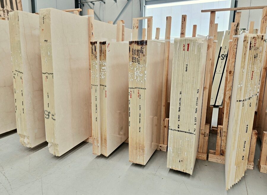 crema-marfil-slabs-zafra-origin