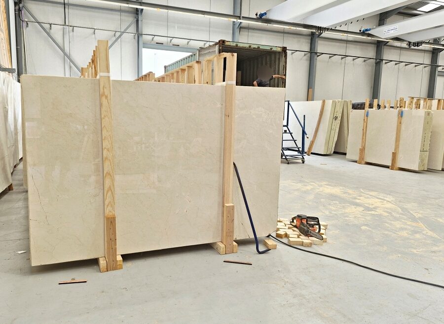 crema-marfil-slabs-zafra-origin